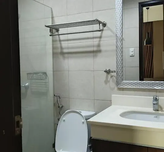 Emman's Turf Apartment *