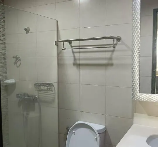 Emman's Turf Apartment *